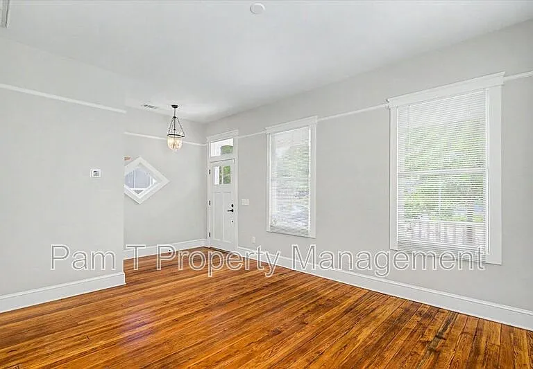 512 E 34th St — Photo 6