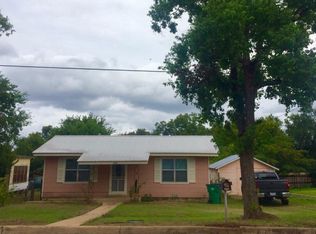 505 E Sandstone St, Llano, TX 78643