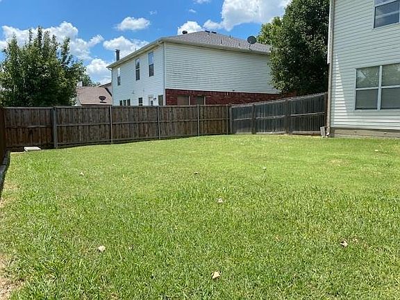 5th image of 1021 Lake Trail Dr