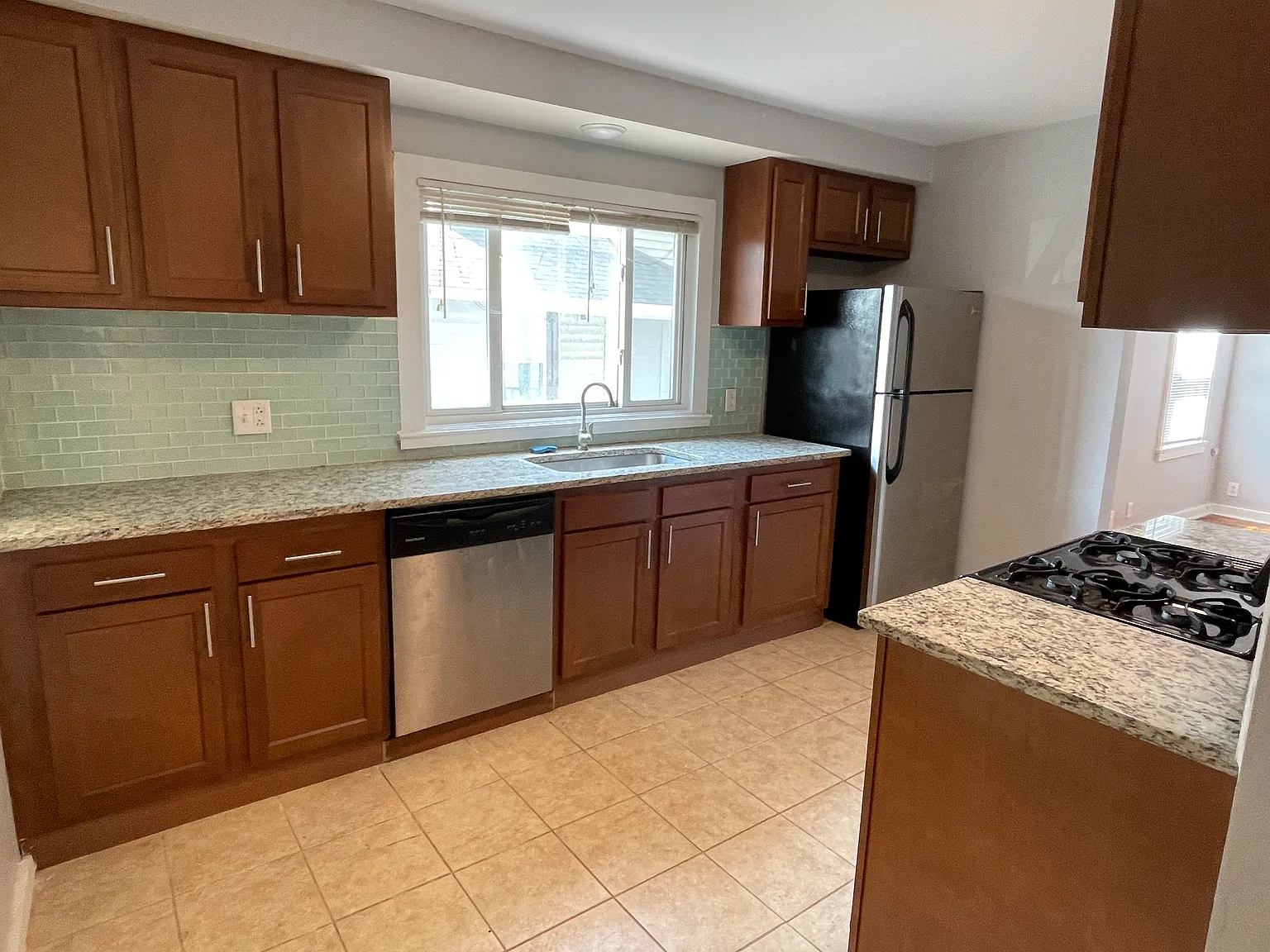 2 bed, 1050 sqft, $1,595 — Photo 3
