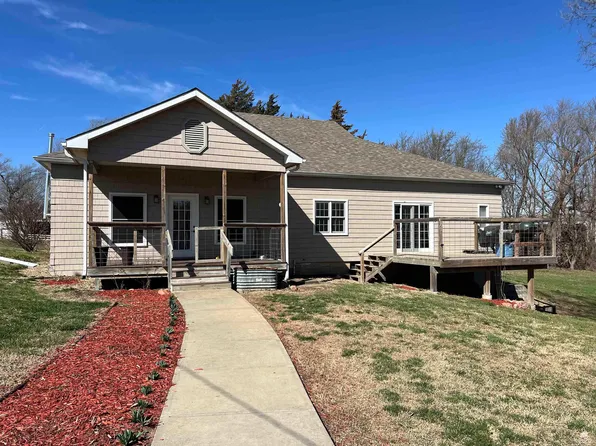 16205 Elm Slough Rd, Wamego, KS 66547