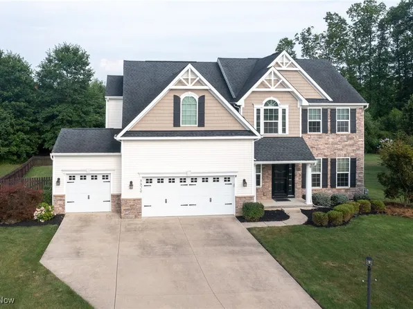 8820 Hazelwood Run, North Ridgeville, OH 44039