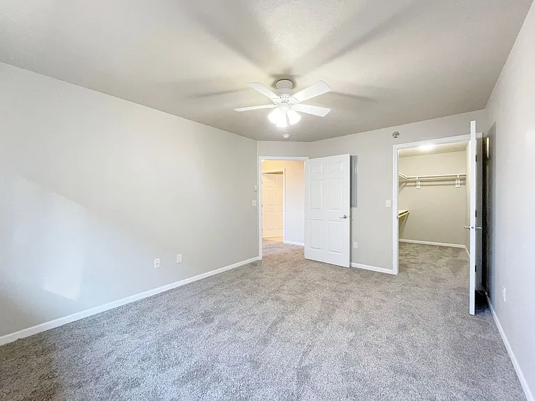 Green Square Apartments — Photo 17