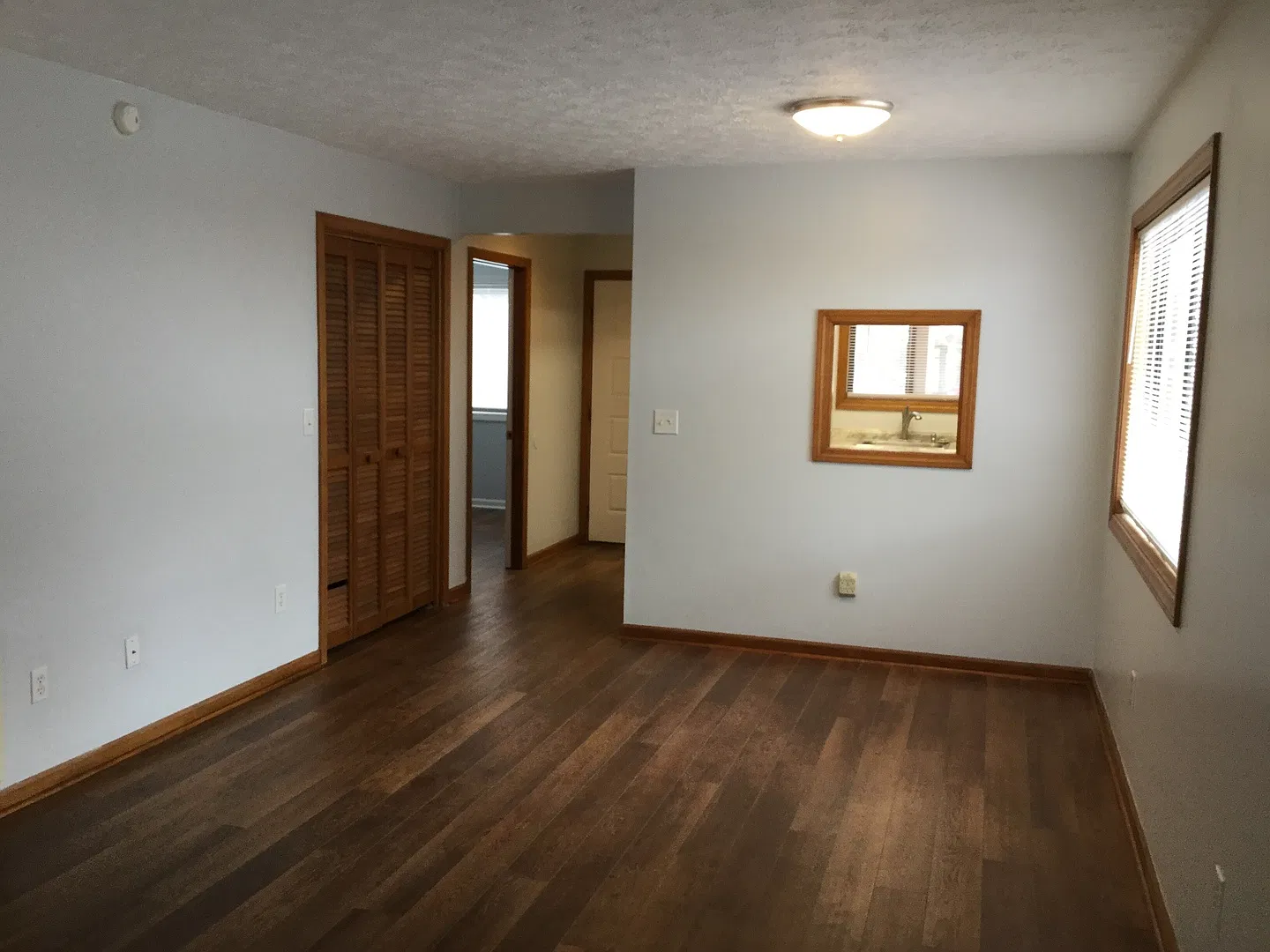 581 Courtwood Ln — Photo 4