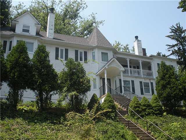 HUDSON VIEWS 3 BED!!