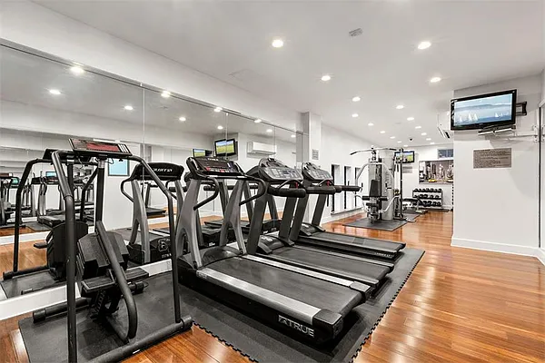 Rented by R New York | media 53