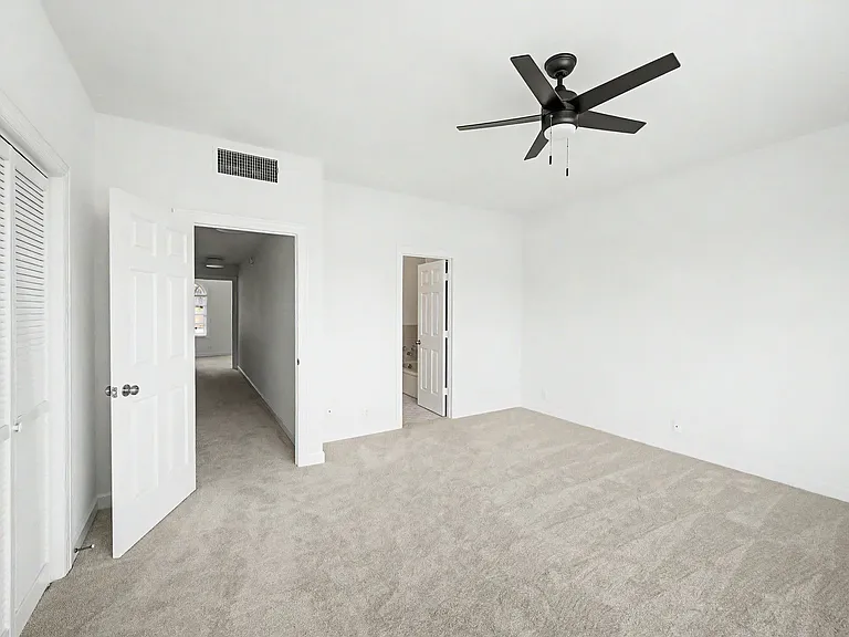126 Forest Place Cir — Photo 35