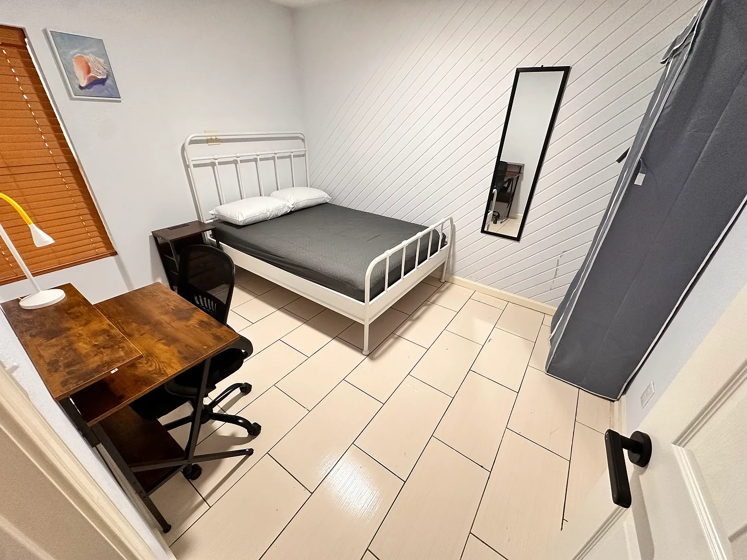 7 bed, 2194 sqft, $700 — Photo 2