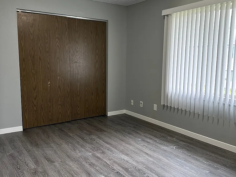 Cobblestone Apartments — Photo 9