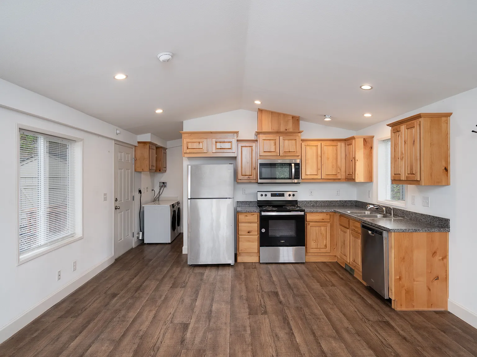 1 bed, $2,000 — Photo 1