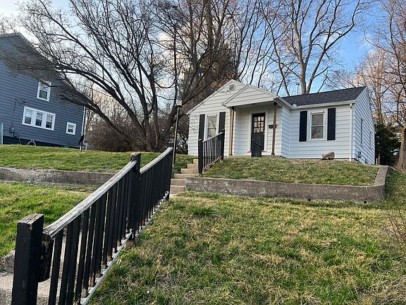 5th image of 909 Port Jefferson Rd