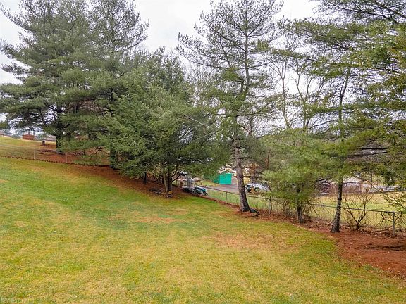 5th image of 115 Greenhaven Dr