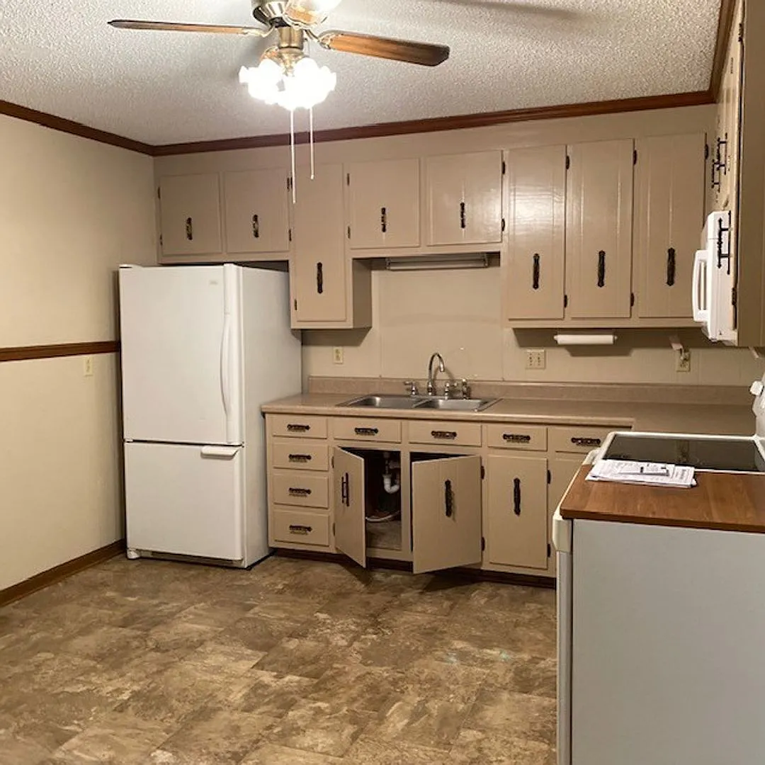 2 bedroom 1 Bath with Carport — Photo 3