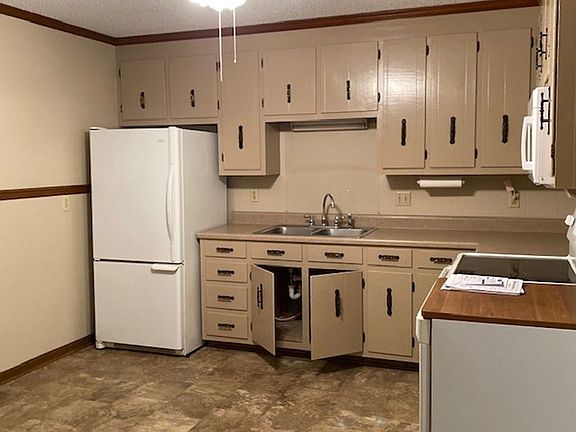 3rd image of 2328 Hillmont Dr