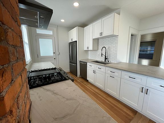 2nd image of 1690 Franklin Ave #B