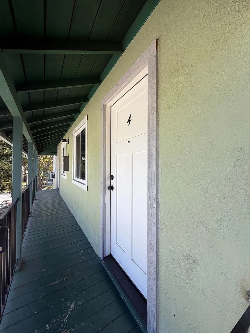2550 27th Street - Apts — Photo 3