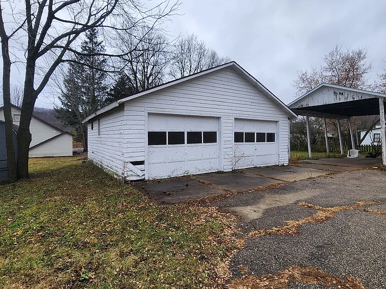 110 E Snow St — Photo 19
