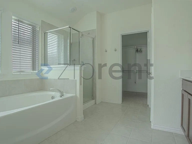 3412 Riverlawn Dr — Photo 15