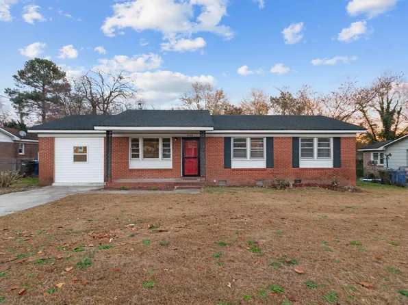 6122 Conaway Dr, Fayetteville, NC 28314