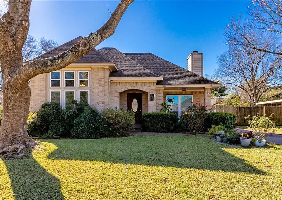 1st image of 512 Valley Drive
