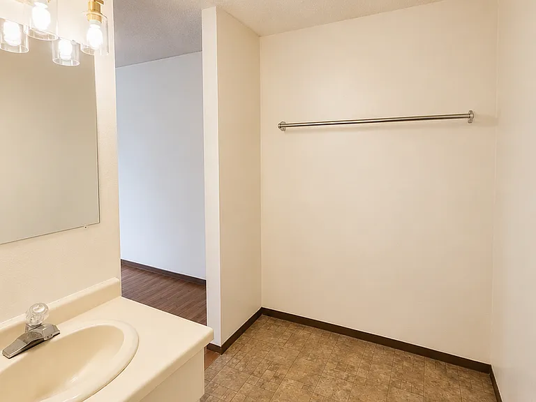Rapids Studio Apartments — Photo 10