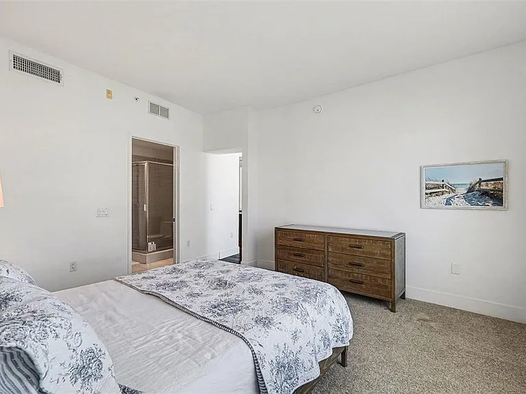 111 N 12th St #1507 — Photo 15