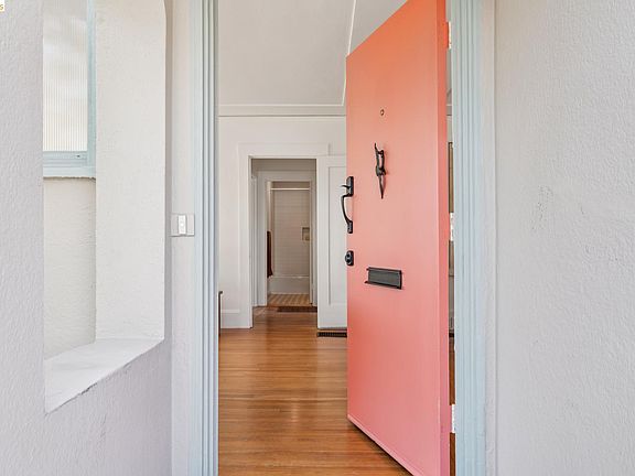 4th image of 5439 Barrett Ave