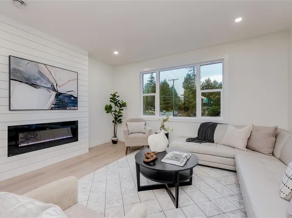 960 Jenkins Ave #113, Langford, BC V9B 2N7