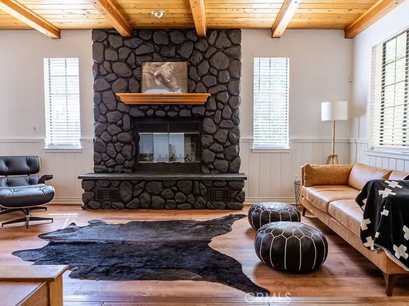 1075 Rivera Dr, Wrightwood, CA 92397