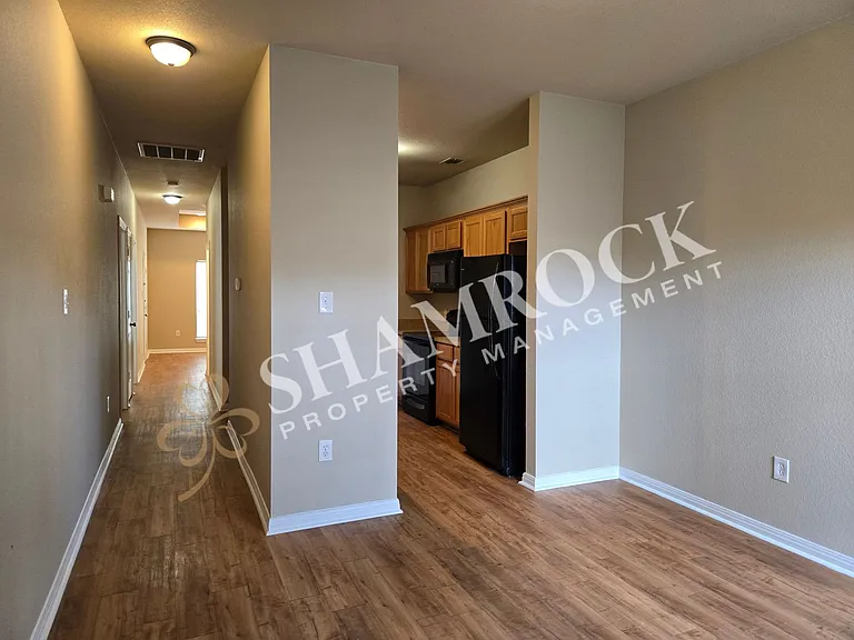 2117D Columbus Ave — Photo 4