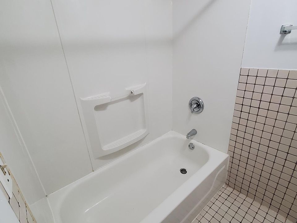1st image of 2452 N Francisco Ave #B