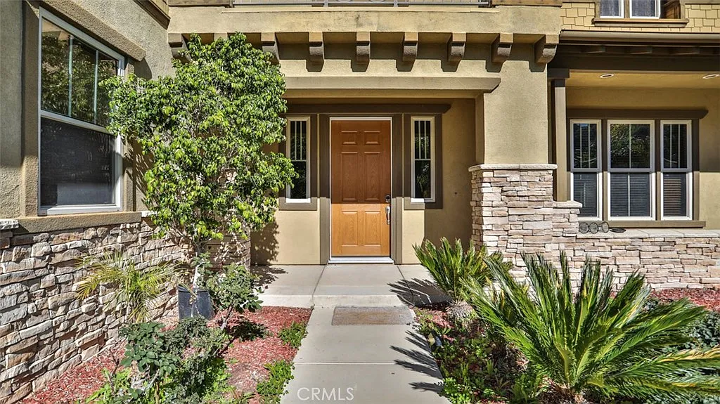 5 bed, 4.5 bath, 4767 sqft, $5,595 — Photo 3