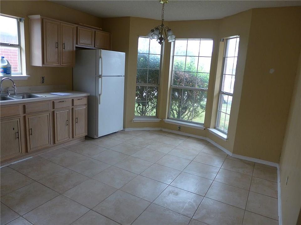 2nd image of 6004 Flyers Ln