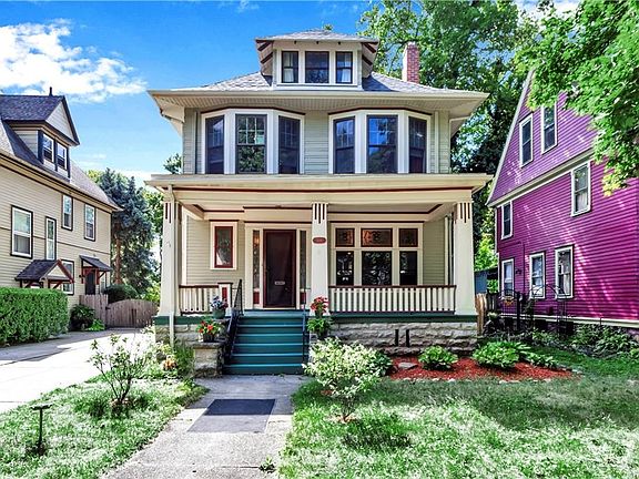 3rd image of 306 Woodward Ave