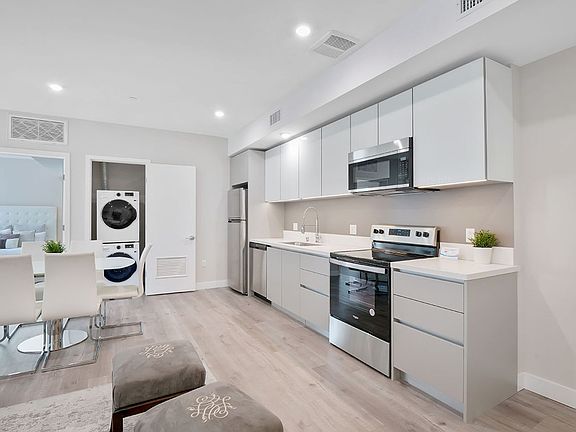 3rd image of 4660 Melrose Ave #101-1