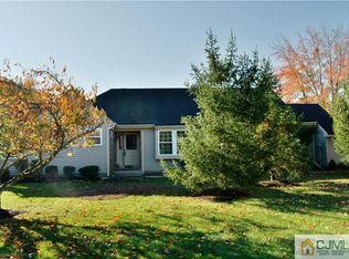 40 Canterbury Dr, Monroe Township, NJ 08831