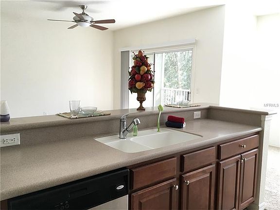 4th image of 2424 Grand Central Pkwy APT 19