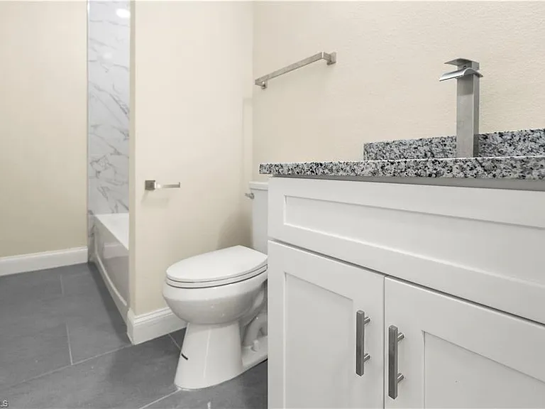 1043 Albert Ave — Photo 31