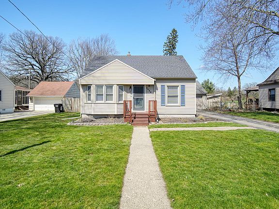 3rd image of 2428 Wallace Dr