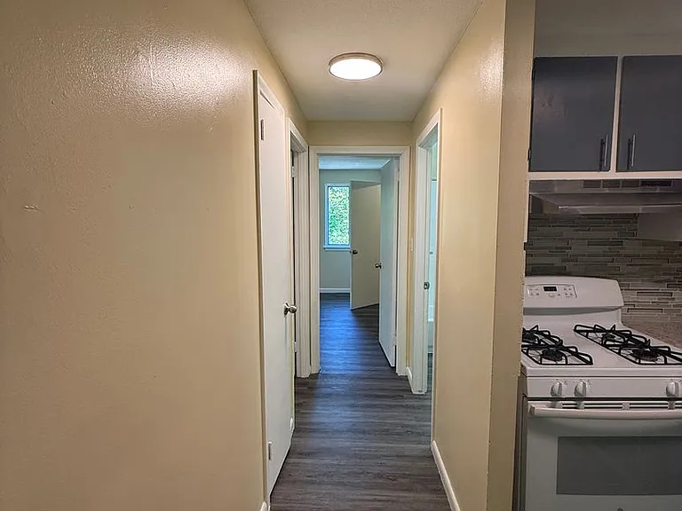 17-25 Edgewood Ave — Photo 4