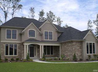 24 Evergreen Trl, Orchard Park, NY 14127