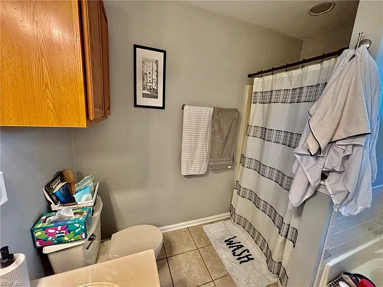 810 Holbrook Dr — Photo 19