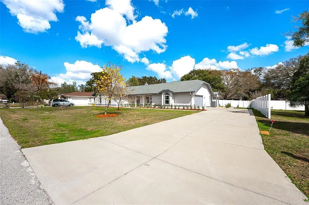 3 bed, 2.0 bath, 2000 sqft, $2,800 — Photo 2