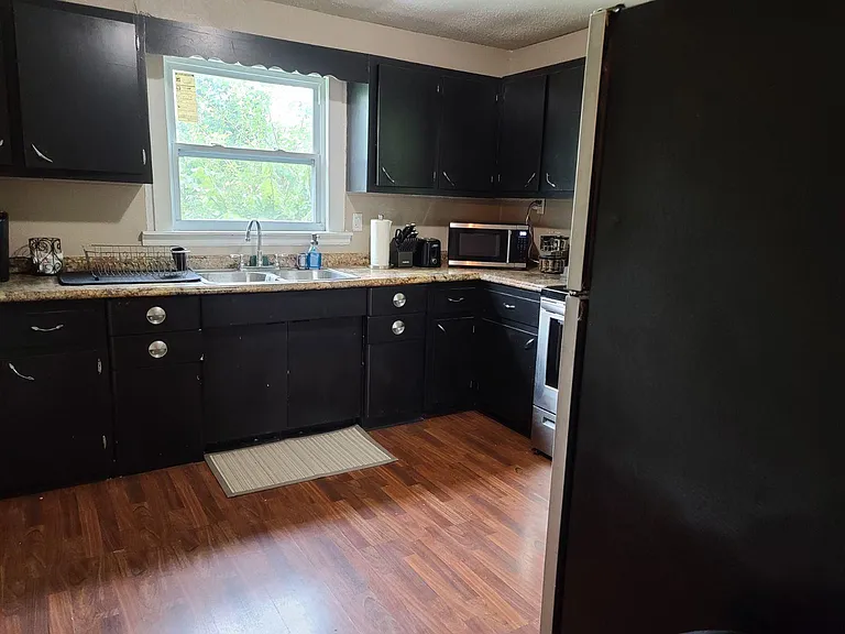 2209 Monroe St — Photo 7