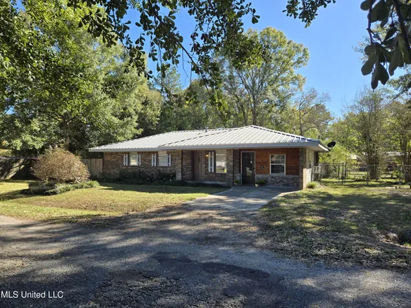 110 Constance St, Picayune, MS 39466