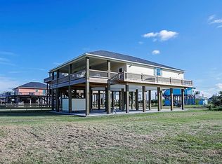 874 Main St, Crystal Beach, TX 77650