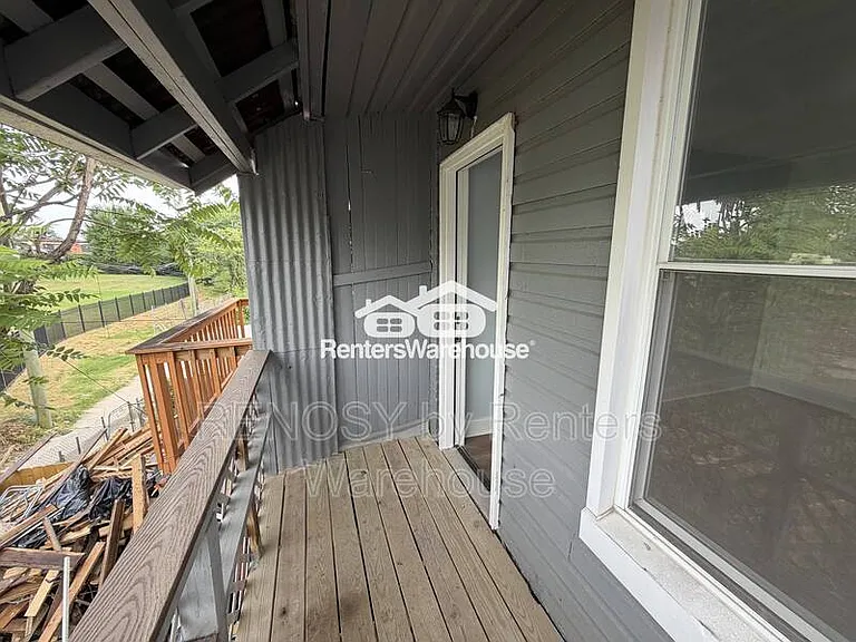2033 N Fulton Ave — Photo 22