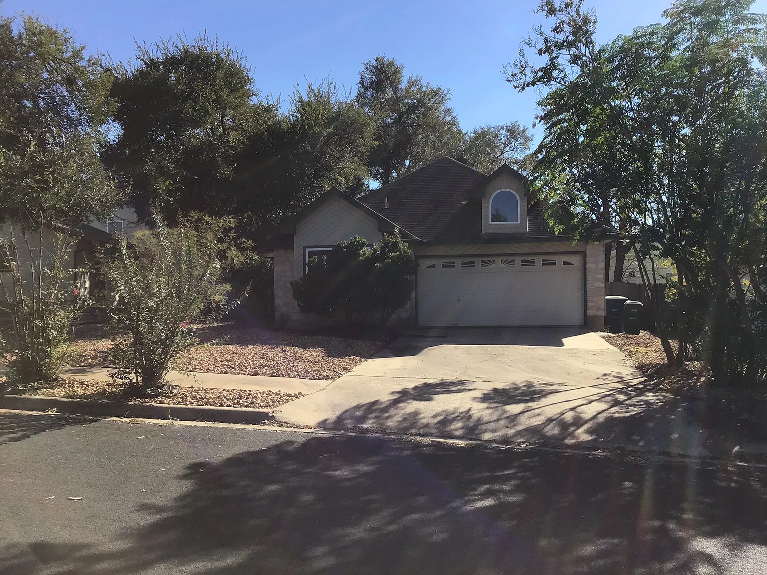 3 bed, 1171 sqft, $2,300 — Photo 2