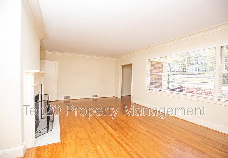 1514 Hilton Ave — Photo 8