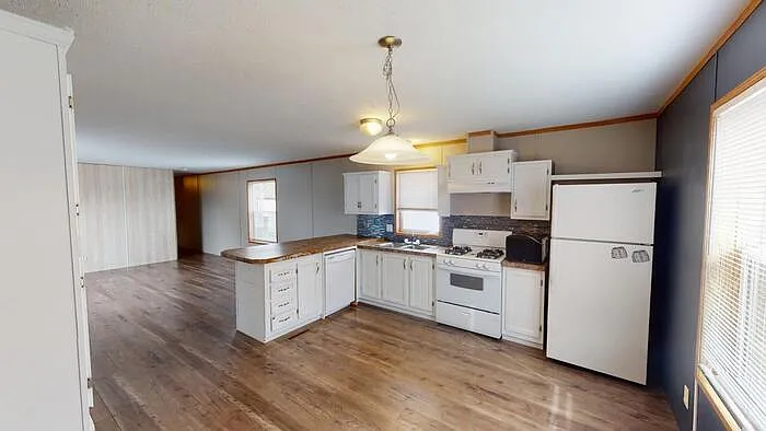 124 Delta Ave — Photo 1